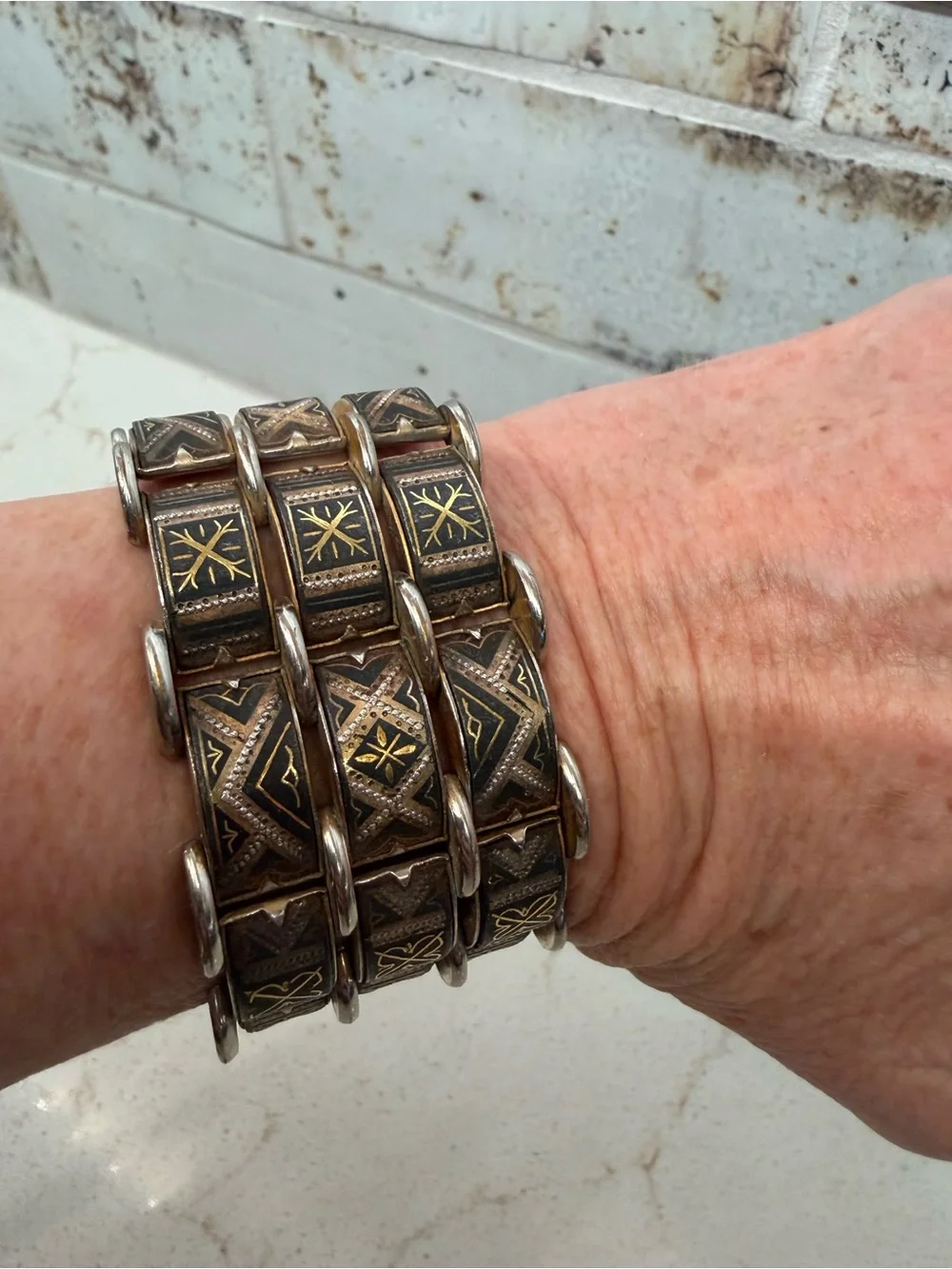 N/A bold silver
